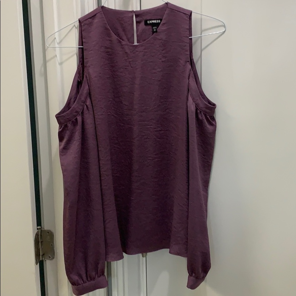 Express Balloon, Cold Shoulder sleeve top